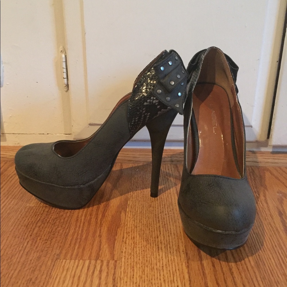 Dark grey pumps